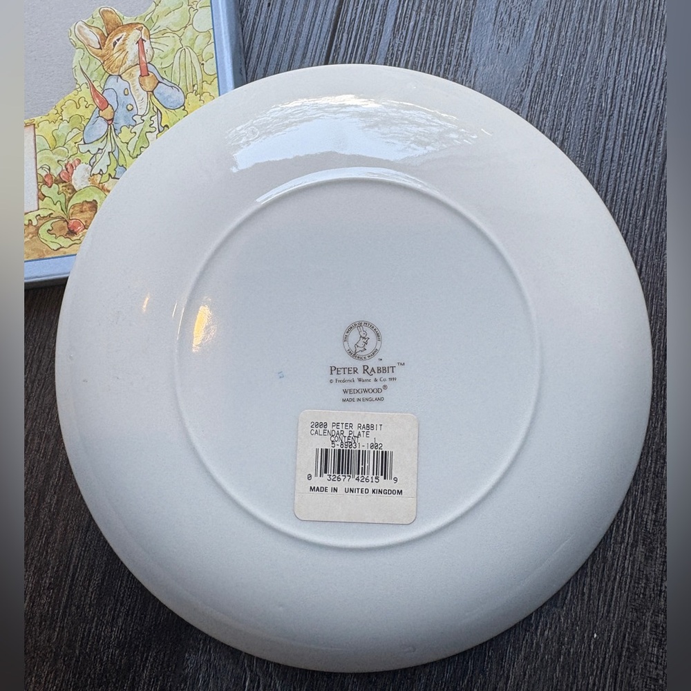 🩵Vintage Wedgwood Peter Rabbit Calendar Collector Plate NIB 2000 Made in England - Picture 9 of 12